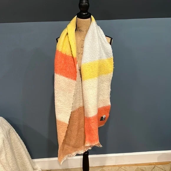 Wild Fable scarf - Picture 1 of 3